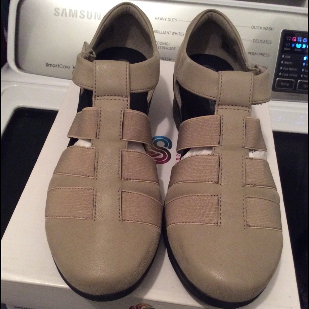 Clark’s Cloudsteppers Caddell Sandal 8W
